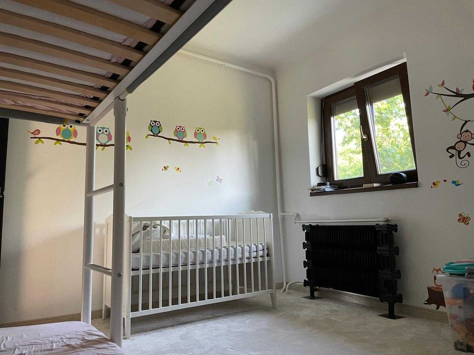 Vand casa situata pe deal in zona garii