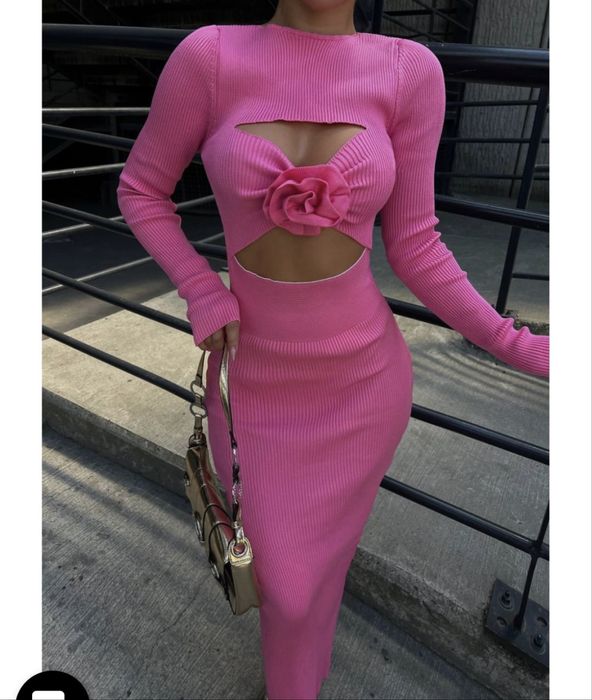 Розова дълга рокля рипс