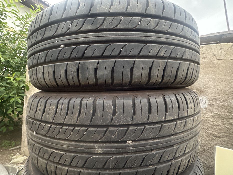 215/65 R15 Резина почти новая