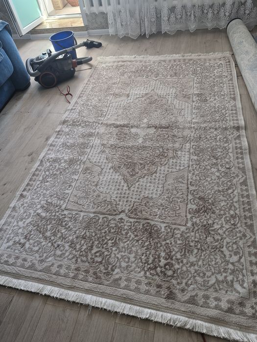 Продам ковёр 1.5 ×2.30