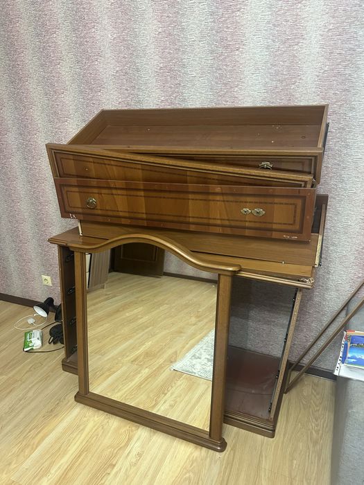 Комод с зеркалом