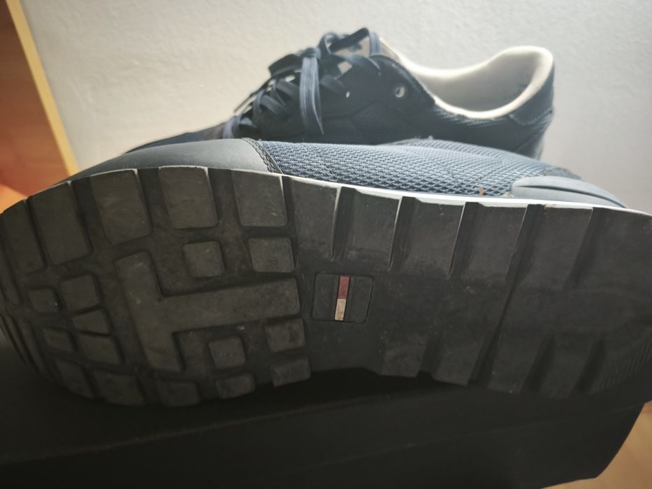 Tommy Hilfiger обувки 44 номер