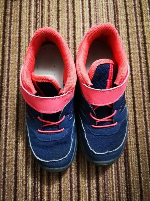 Incaltaminte drumetie Decathlon, marimea 31