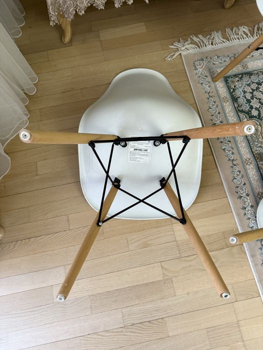 Кухонный стол  и стулья