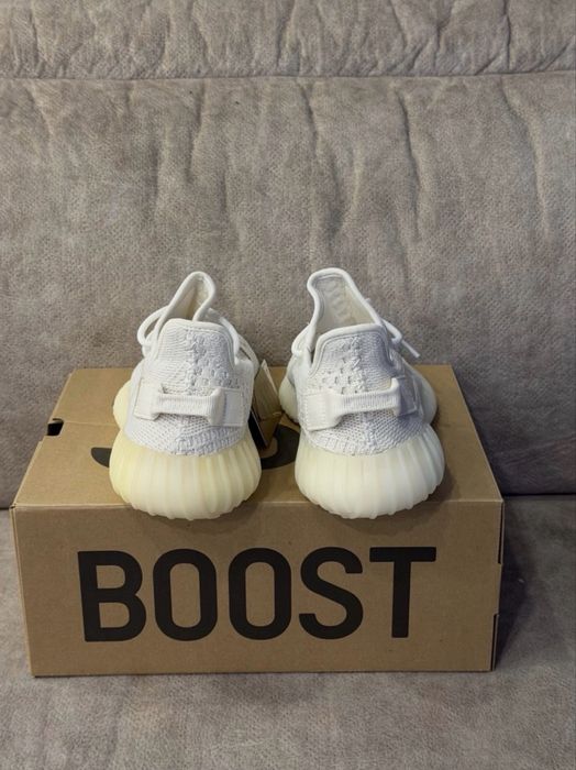 Yeezy 350 V2 White – Mărimea 42 | Clean & Premium