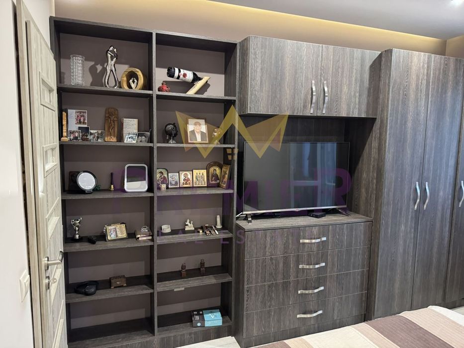 Продава се Четиристаен апартамент в Варна, Младост 1 - 98 кв.м за 2347 €/кв.м - Снимка #10