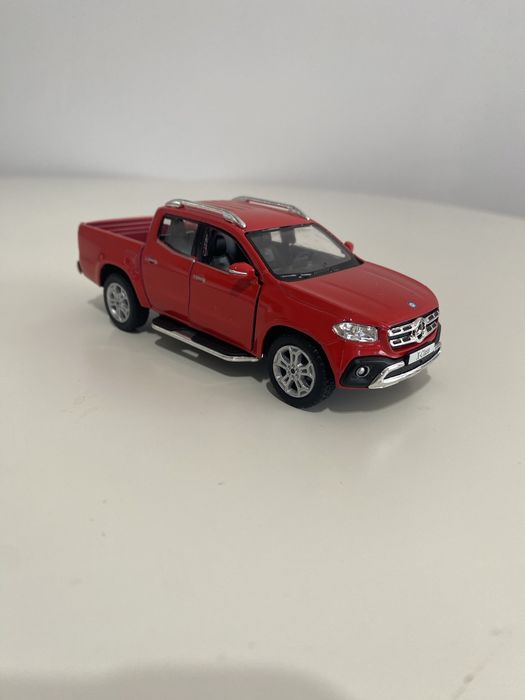 1:42 Kinsmart Mercedes-Benz X-Class