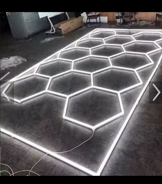 Iluminat led profesional aplica hexagon tavan 672w 70000 lumeni
