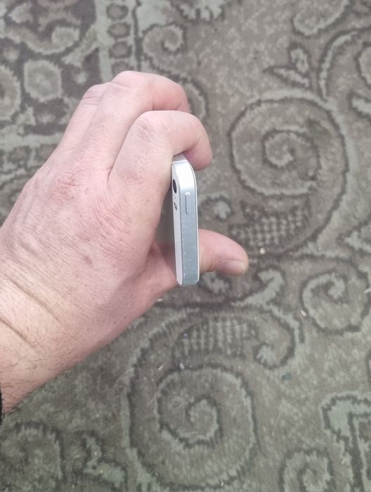 Iphone 5 SE xolati yaxshi