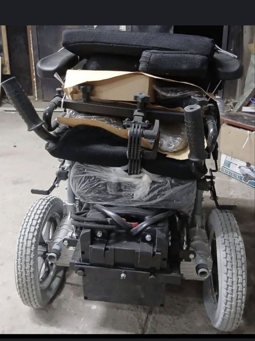 Инвалидная коляска с электроприводом
