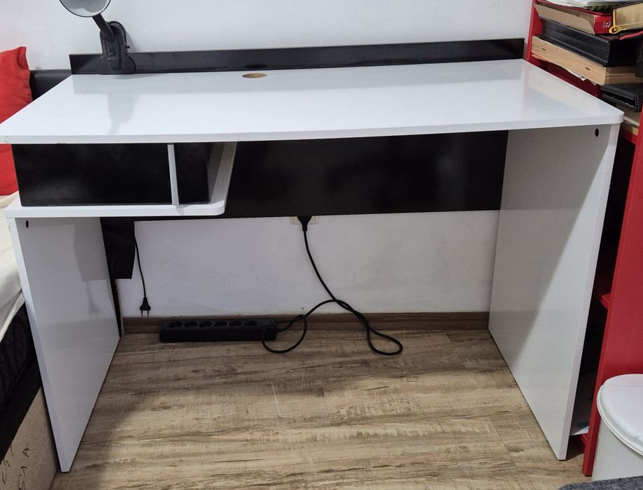 Бюро бял гланц с чекмедже