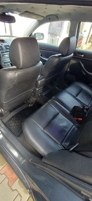 Vând Toyota Avensis