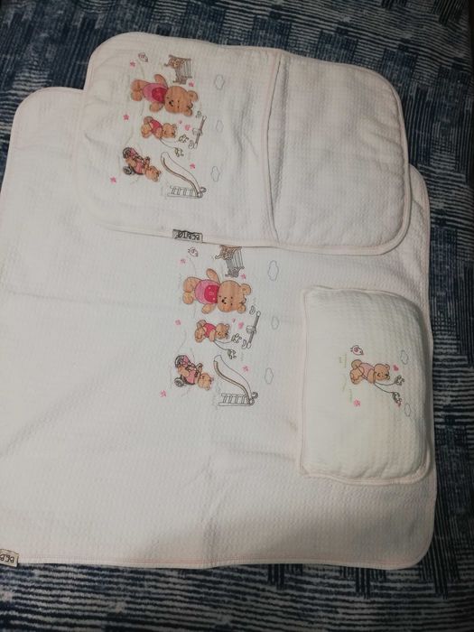 Лот от Порт бебе, 2бр възглавнички, 2 бр обувчици