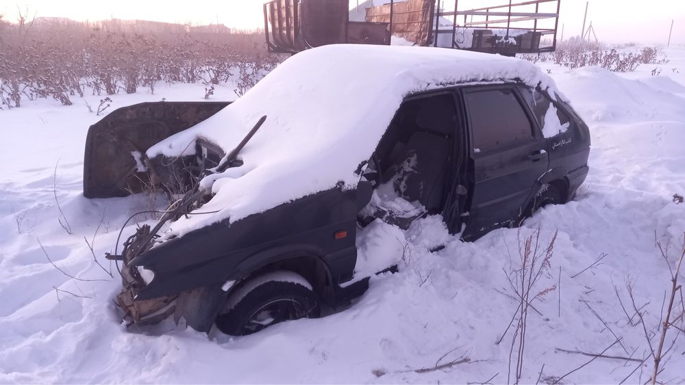 Прадаю на разбор 2114.