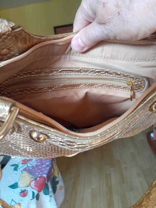 дамска чанта златист цвят