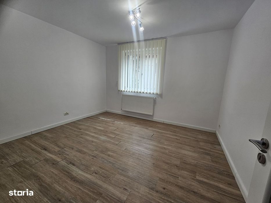 Inchiriez spatiu pentru birou , avocat, salon, diverse aplicatii