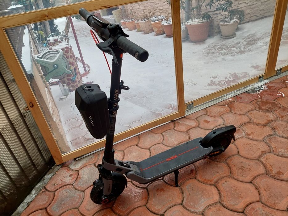 Trotineta electrica Segway Ninebot E3