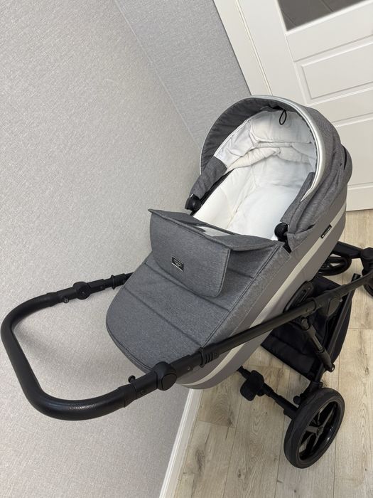 Продаю Коляску 2 в 1