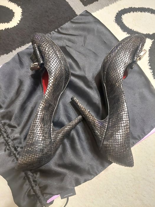 Pantofi de dama din piele de șarpe /  Mihai Albu