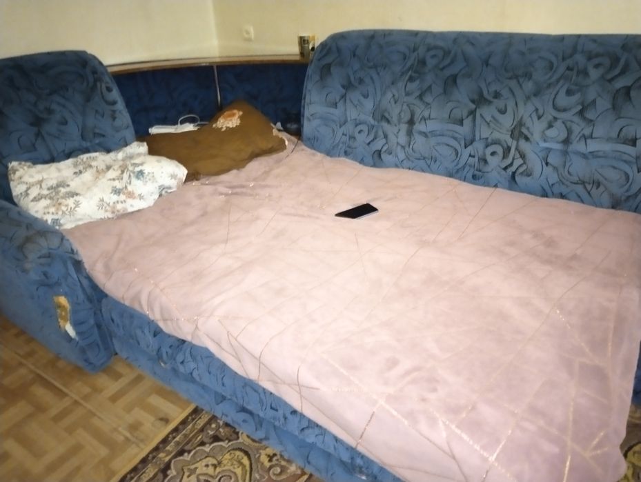 Отдам диван  и одно кресло за фрукты, самовывоз,срочно.