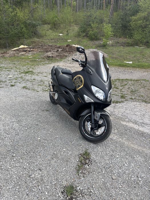 Здравйте продавам Yamaha t max.