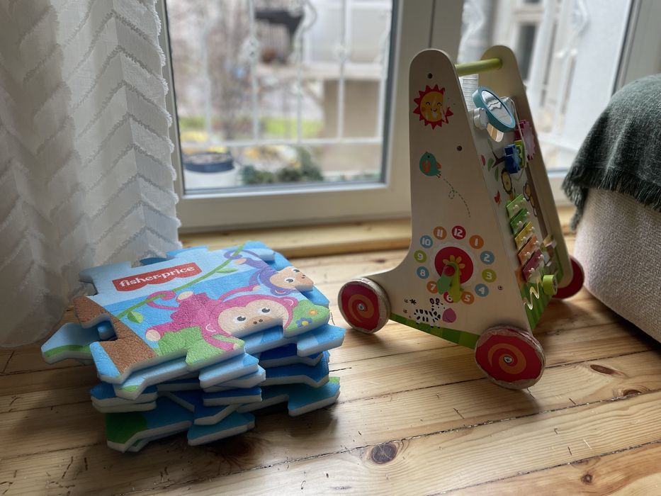 Дървена проходилка уокър на марката Classic World + подарък килимче