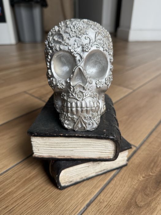 Sculpturi de cranii 2 buc la 200 sau 120/buc