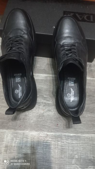 Кроссовки 42. .кожа турецки