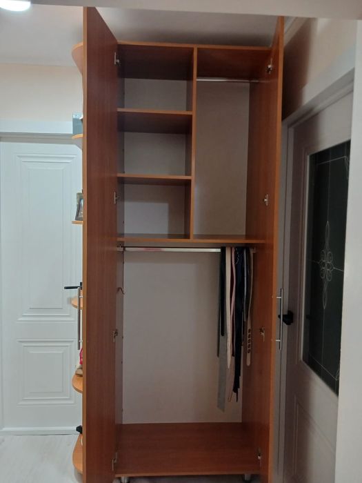 Продам шкаф в прихожию есть доставка