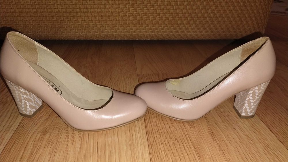 Pantofi nude, cu toc gros