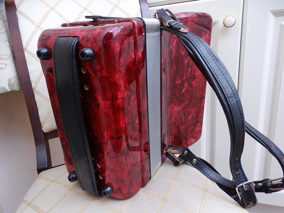 Нов акордеон Велтмайстер Каприс 40 баса