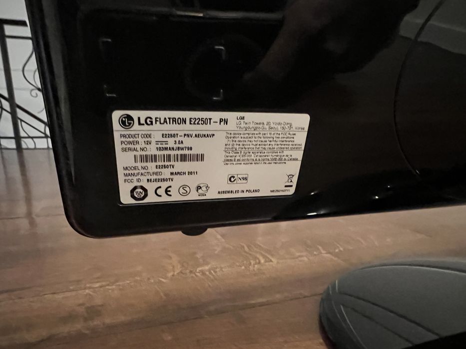 Monitor LG FLATRON E2250T-PN