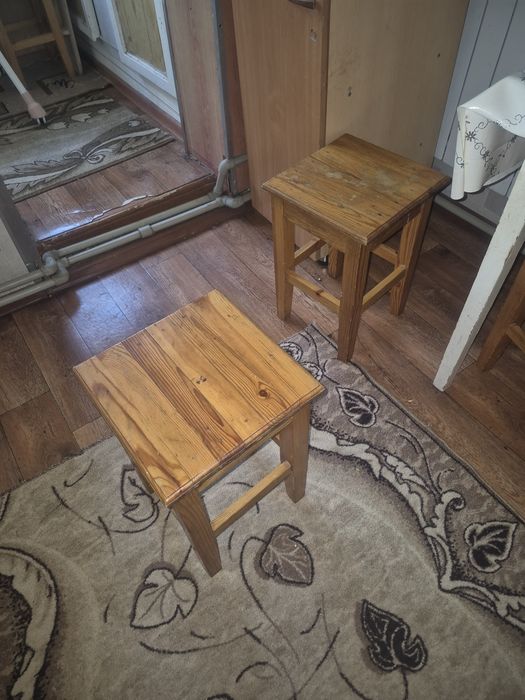 Продам стол кухонный с табуретками
