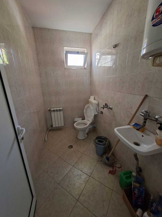 Автоцентър, Търговище, кв. Вароша, 240 кв.м.