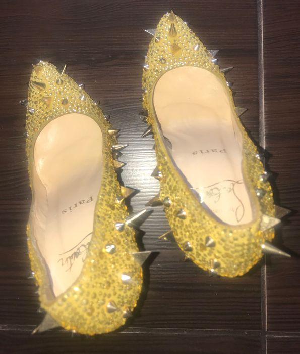 Pantofi din piele aurii