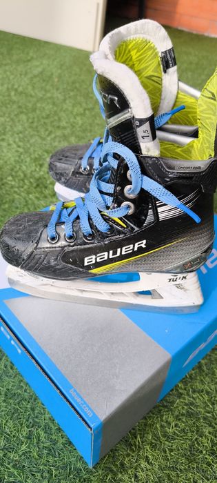 Продам коньки хоккейные.