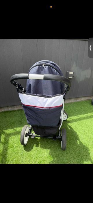 Vând căruț 3 în 1.Landoul și scoică sunt noi (nefolosite).