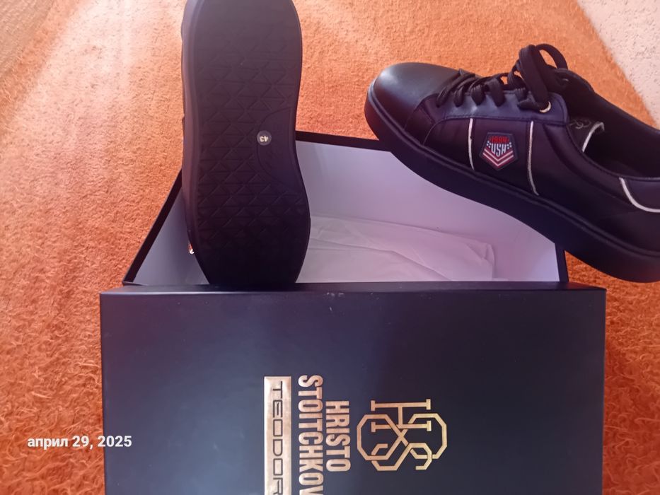 Чисто нови обувки на Стойчков