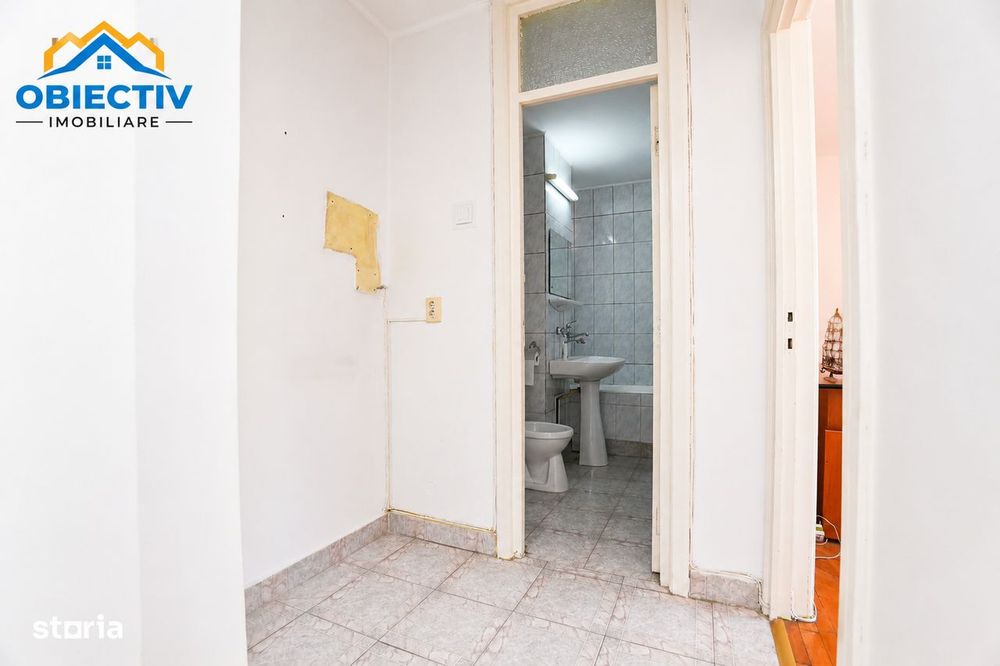 Apartament 4 camere , centru , etaj 1