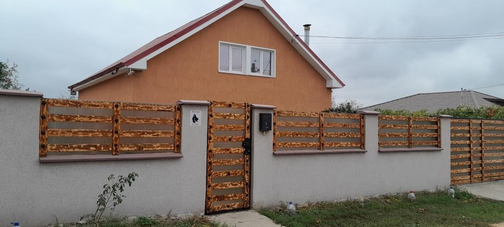 Vând casă  ciocarlia de jos