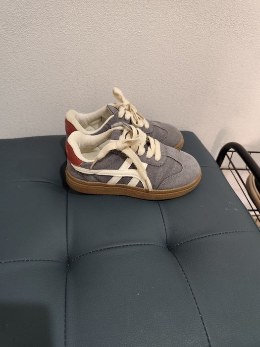 Продам кроссовки детские