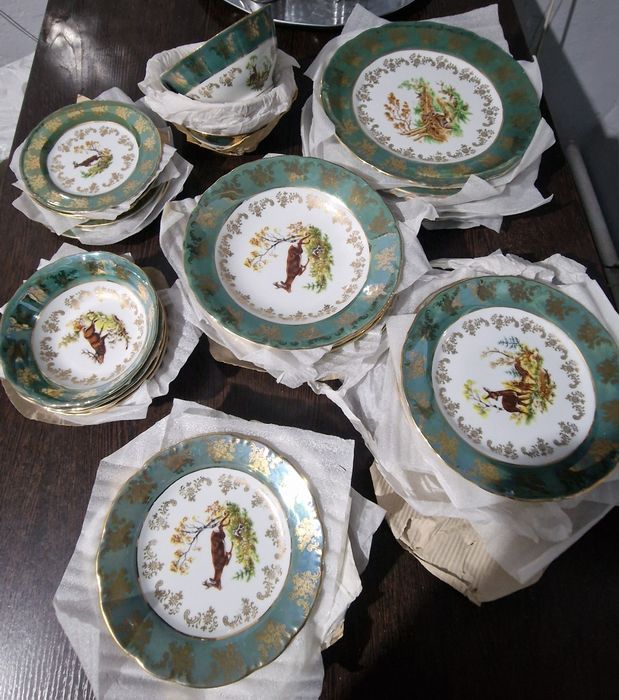 Чайный и столовый сервиз 'Царская охота "