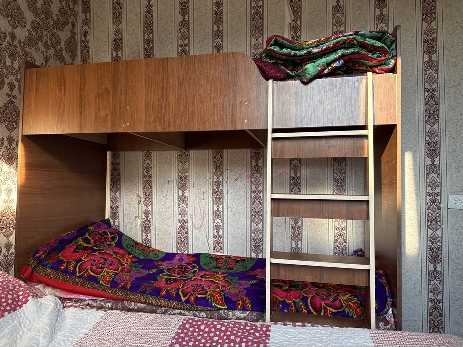 Кровать двухьярустной