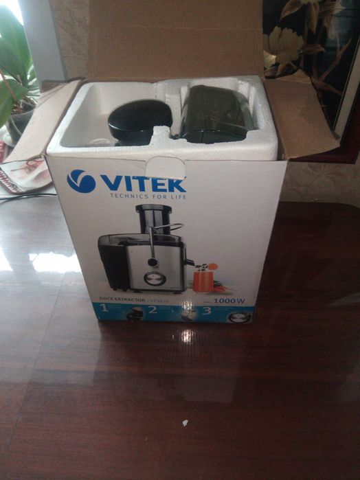 Соковыжималка Vitek VT-3653