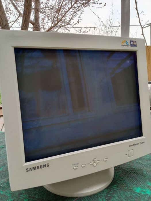 Samsung rusumli kompyuter ekrani