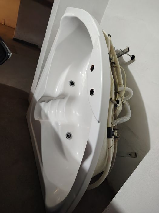 Cada cu hidromasaj, in stare functionala