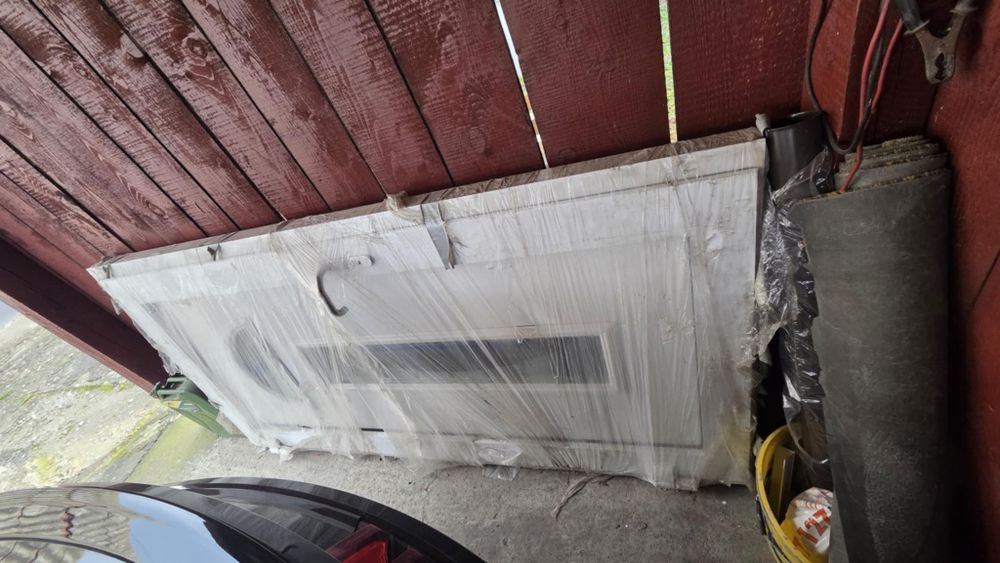 Usa termopan întrare