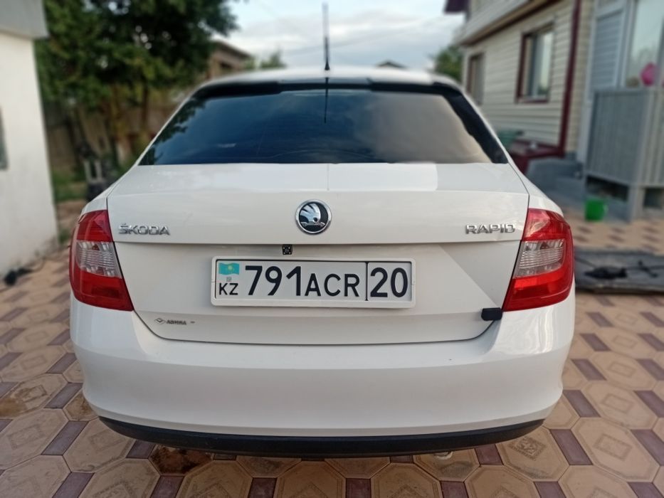 Продам SKODA RAPID 2013год
