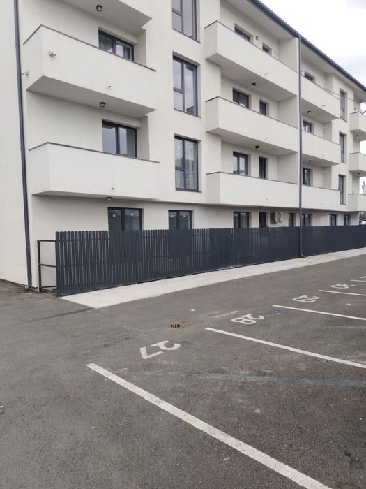 Vand apartament sectorul 5,targ pucheni,2 camere,decomandat,curte