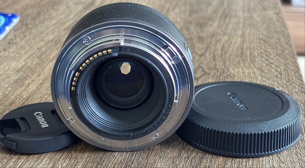 Canon RF 50mm 1.8 STM